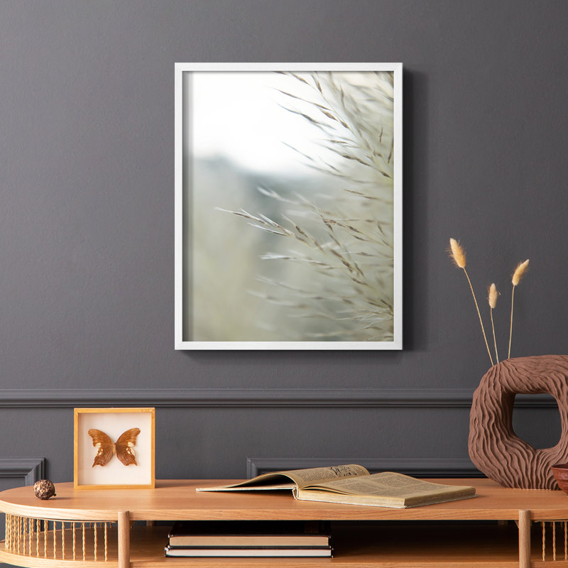 Reproduction encadrée d'herbes subtiles III - bois massif, Blanc, H 28 po x l 22 po