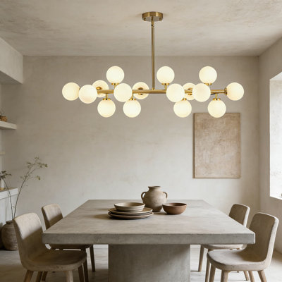 Luminaire suspendu moderne lustre Sputnik avec structure en métal linéaire et sphères en verre blanc laiteux, lustre suspendu rectangulaire à 16 lumières pour la salle à manger, l'îlot de cuisine et la chambre à coucher