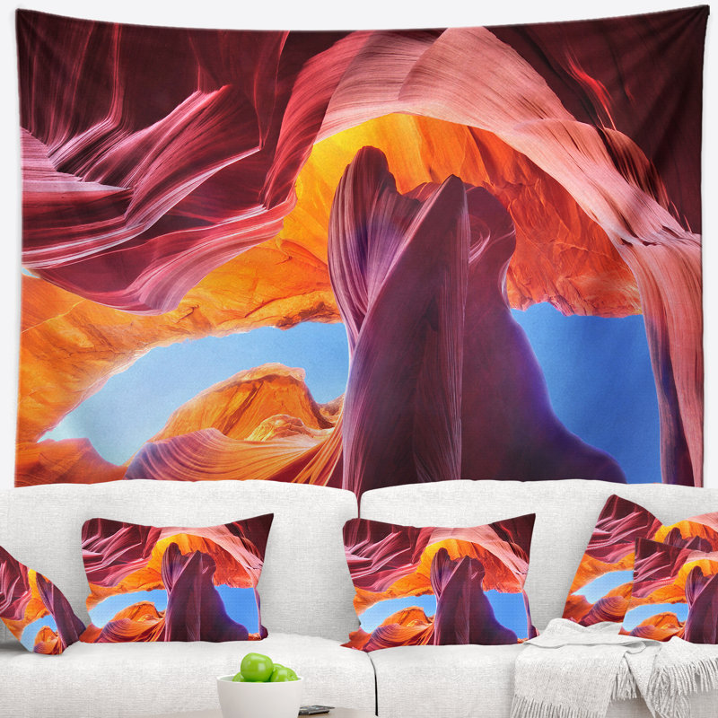 Paysage bleu ciel dans la tapisserie du canyon Antelope, H 78 po x l 92 po
