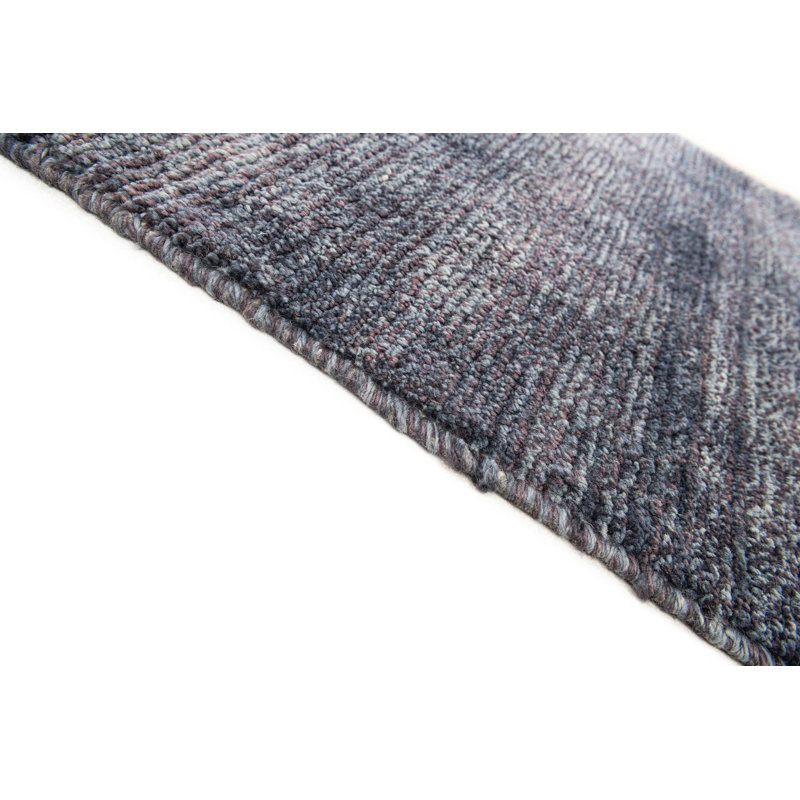 Tapis noir Kalmanovitz