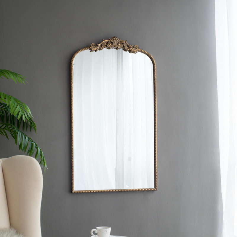 Miroir d'appoint d'inspiration baroque, 41,7 po x 24 po, Doré