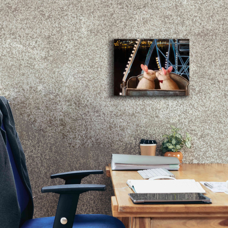«First Kiss» par Lucia Heffernan, H 12 po x l 16 po x P 0,75 po