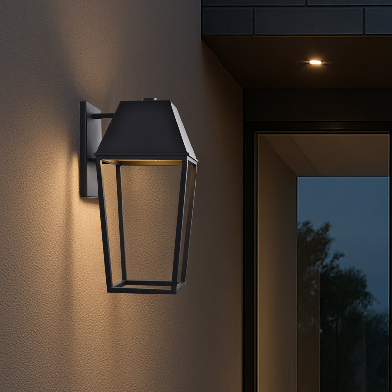 Colt - 10 watts - Lanterne d'extérieur à DEL intégrée - Finition noir mat, H 15,5 po x l 7,38 po x P 9 po