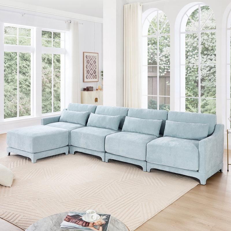 Élégant canapé rembourré en chenille avec design modulaire et repose-pieds assorti pour plus de confort, Chenille bleu ciel