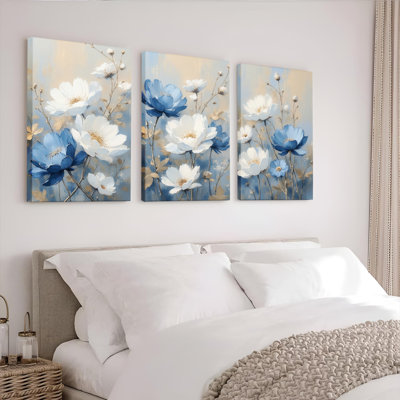 «Blue and White Floral», reproduction d'art sur toile tendue sur toile (ensemble de 3)
