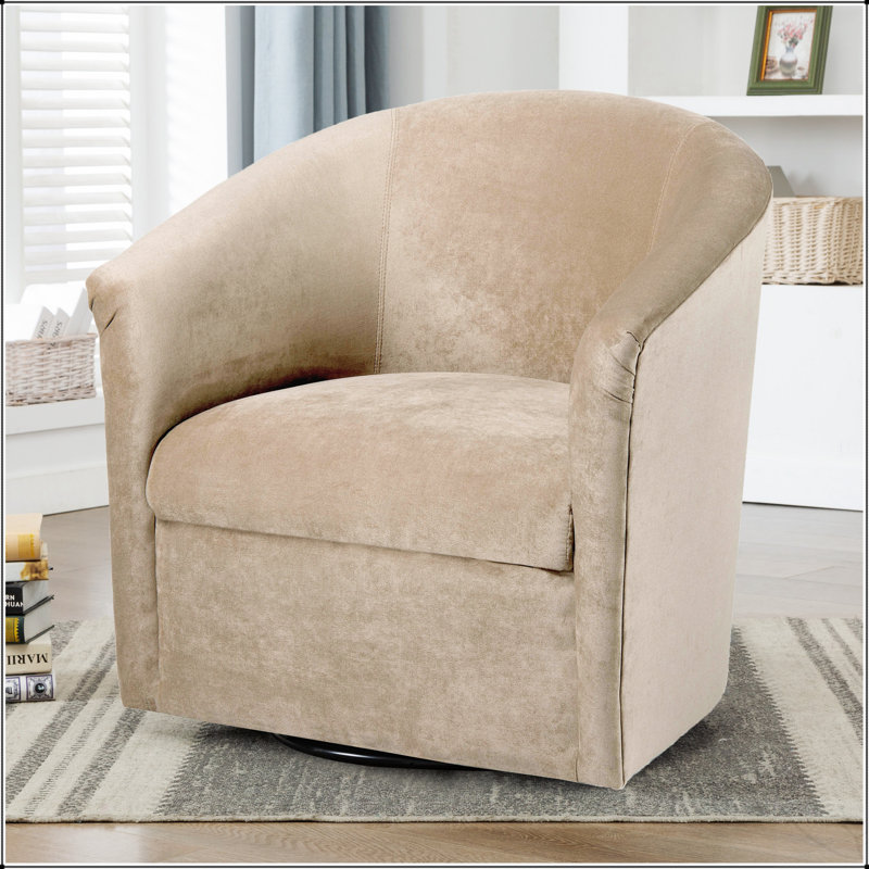 Chaise d'appoint en polyester beige avec rembourrage confortable et conception polyvalente pour de multiples utilisations dans n'importe quelle pièce