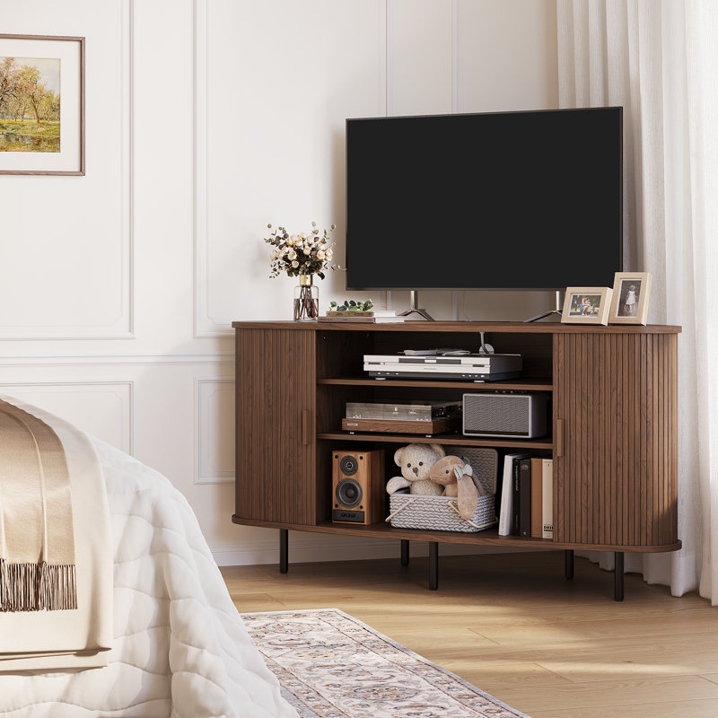Meuble télé d'angle avec prise de courant et rangement pour téléviseur de 55 po ou moins, 55.13", Noyer