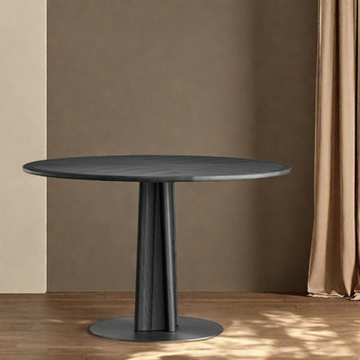 Table de salle à manger élégante et fonctionnelle