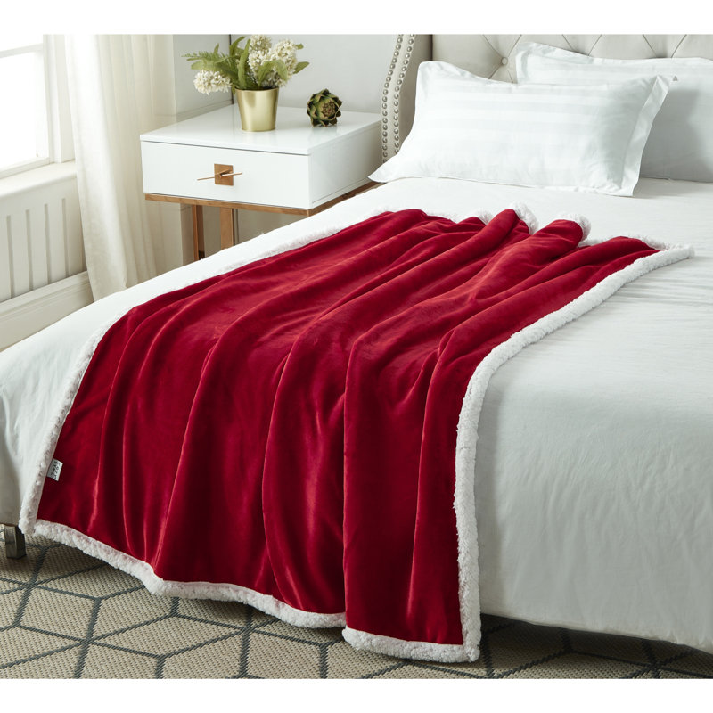 Jeté de flanelle inversé Uilda Sherpa 50 po x 60 po, Rouge