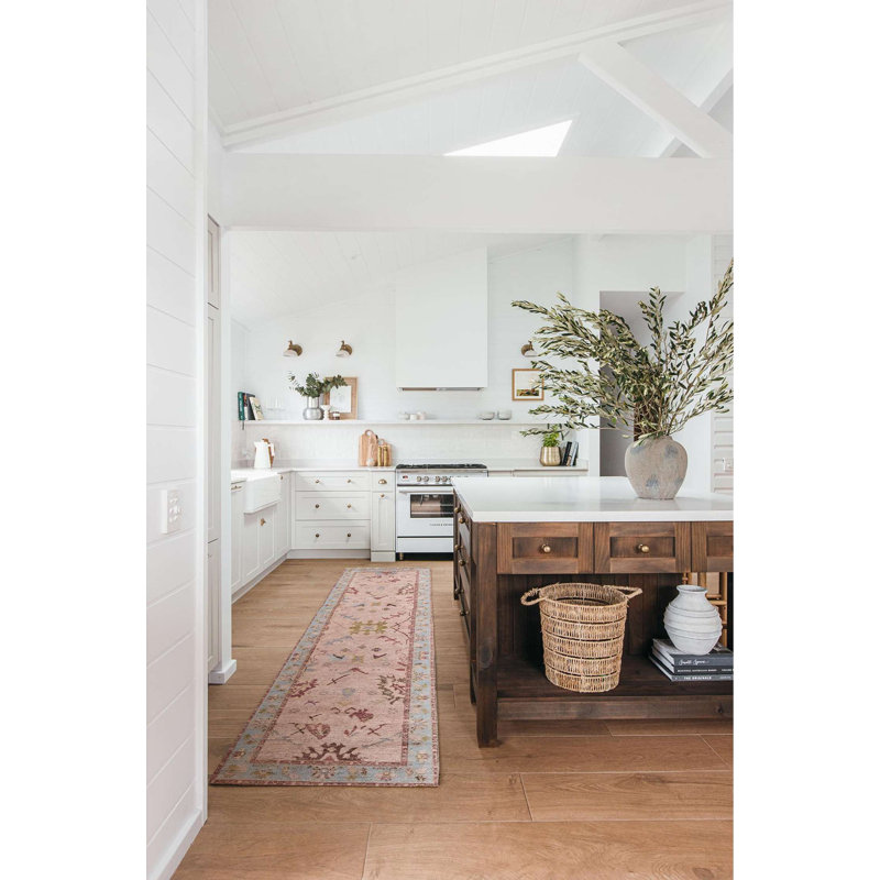 Cotton and Chenille Floral Rug, Tapis de couloir 2 pi 7 po x 16 pi 1 po