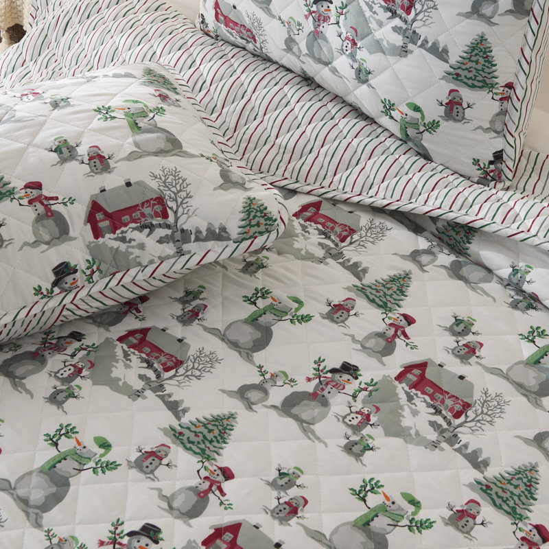 Winter-Themed Reversible Quilt Set with Shams, Full / Queen Quilt + 2 Standard Shams