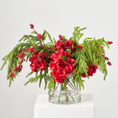 Holiday Joy - Hortensia rouge réaliste, véritable touche de Noël Norfolk et arrangement de illusion d'eau Snowberry