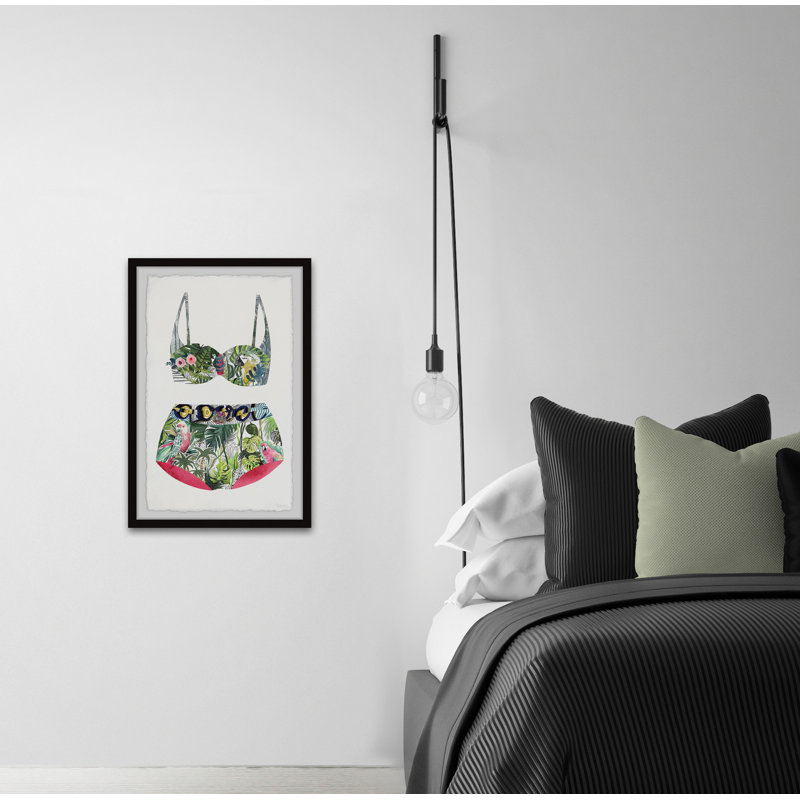 «Tropic Paradise Swimsuit» par Parvez Taj - peinture encadrée, H 36 po x l 24 po x P 1,5 po