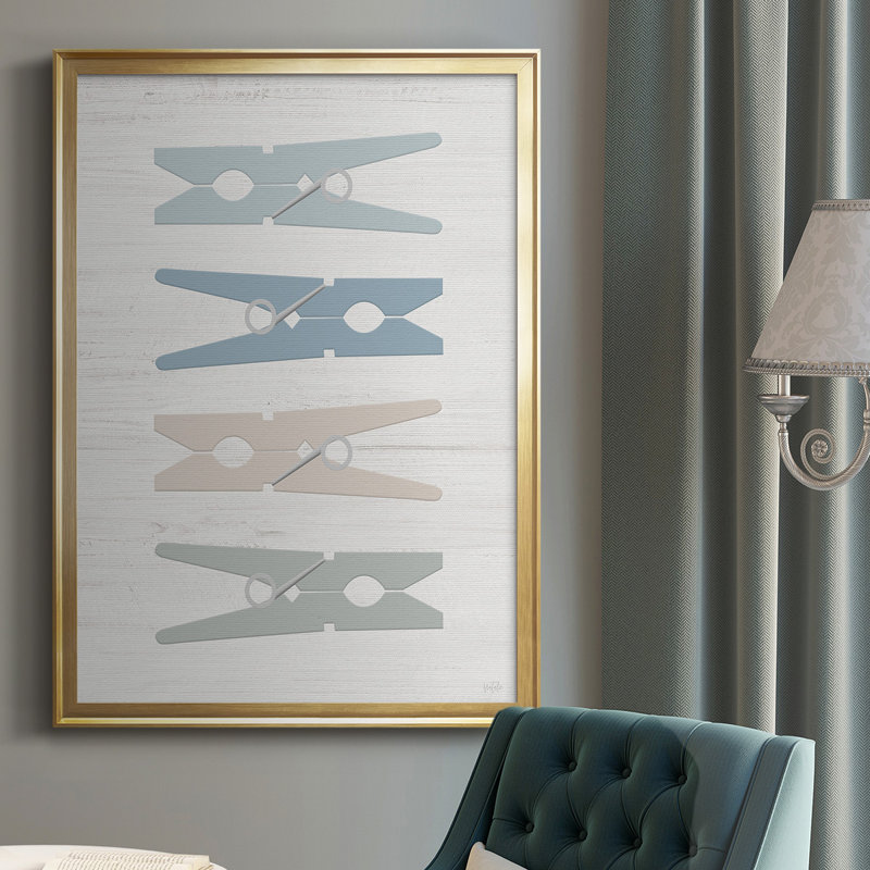 «Laundry Pins», reproduction encadrée de qualité supérieure - prête à être suspendue, H 24,5 po x l 18,5 po x P 1 po, Or