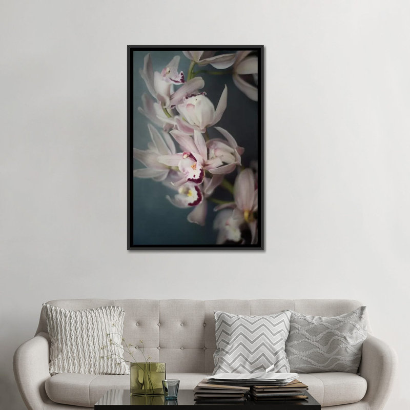 Orchidée foncé, reproduction de photo sur toile tendue, H 48 po x l 32 po x P 1,5 po, Toile avec cadre noir, Pas de tapis