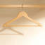 Cintres en érable avec barre rainurée antidérapante pour chemises et costumes, organisateurs de garde-robe durables et élégants, paquet de 72-1321344911-1321344909