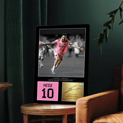 1 pièce, art mural, affiches encadrées, Lionel Messi Inter Miami et l'Argentine, étoile de football, art mural décoratif avec numéro de maillot de joueur et plaque de signature Idéal pour les amateurs de sport Bureau à domicile Décoration de salon Cadeau pour les amateurs de soccer