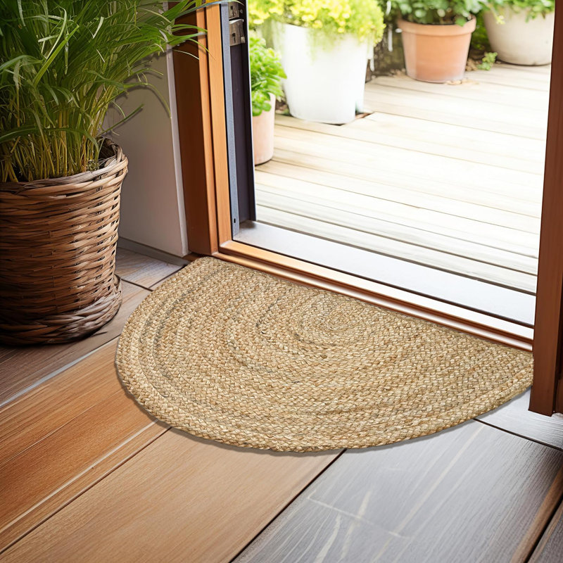 Indoor / Outdoor Rug, Half-circle 1'6" x 2'6"