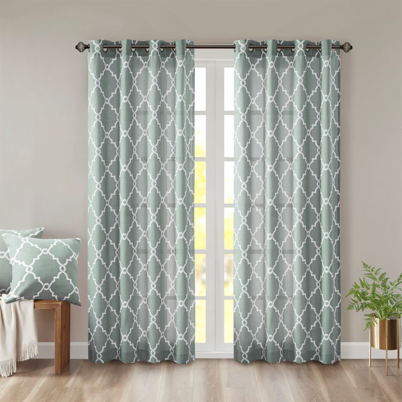 Panneau de rideau semi-transparent en polyester Stamatoula, H 108 po x l 50 po, Écume de mer / blanc