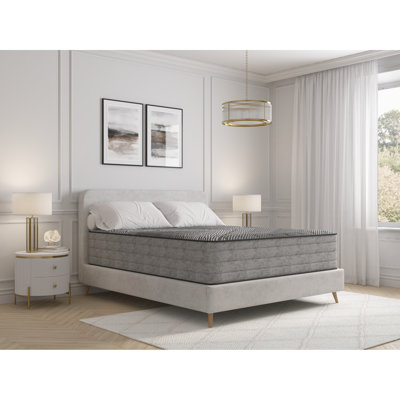 Matelas simple TG 14 po - Glace pure. Sommeil plus frais la nuit avec housse. Gel cuivré fusionné de 1 po, argent, graphite pour une meilleure circulation de l'air. Ressorts enveloppés de bord de nuit Tranquil. Réglable.