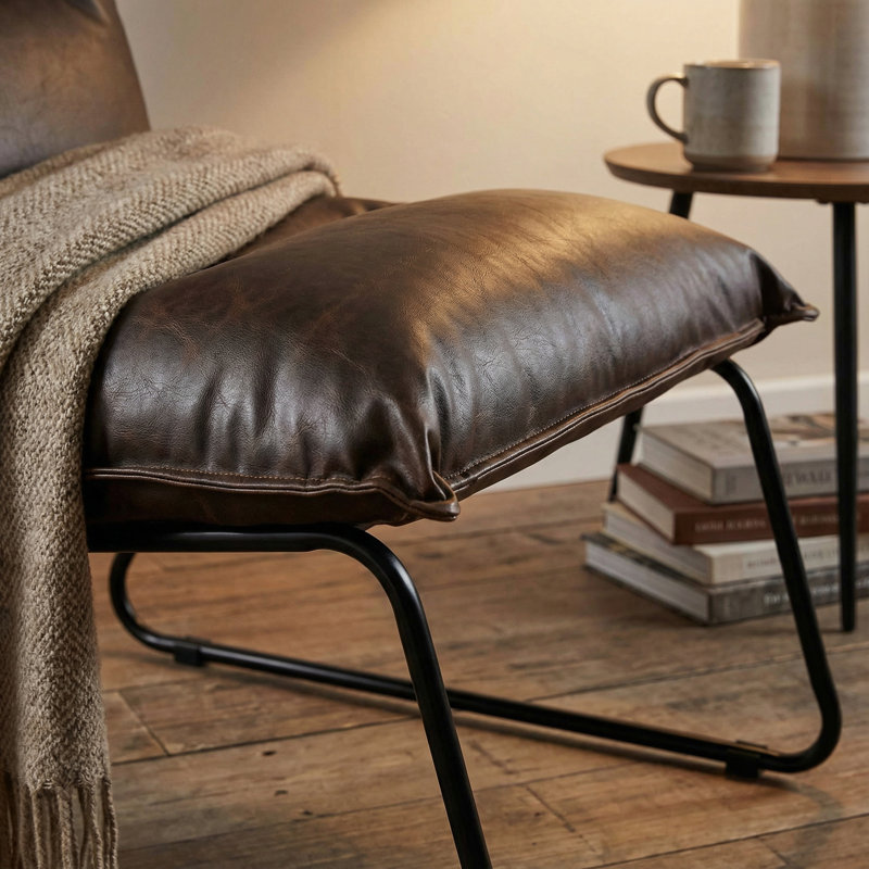 Fauteuil de chambre de 55,88 cm de large Laverock, Similicuir brun
