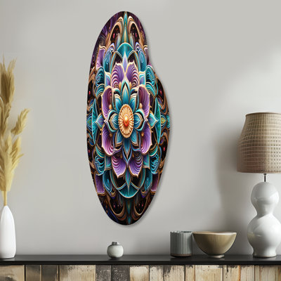 «Tonilyn - Boho Mandala», art mural asymétrique en métal incurvé
