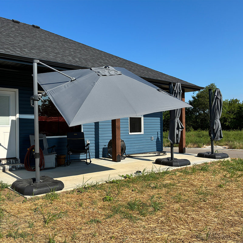Parasol carré en porte-à-faux pivotant de 9 po avec base et rotation à 360 degrés Rocshelle, Gris clair
