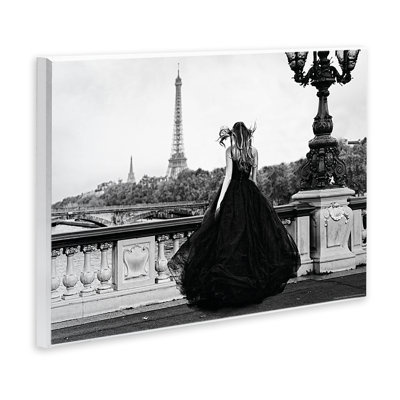 «Girl in Gown Cityscape», art mural sur bois par Reinders