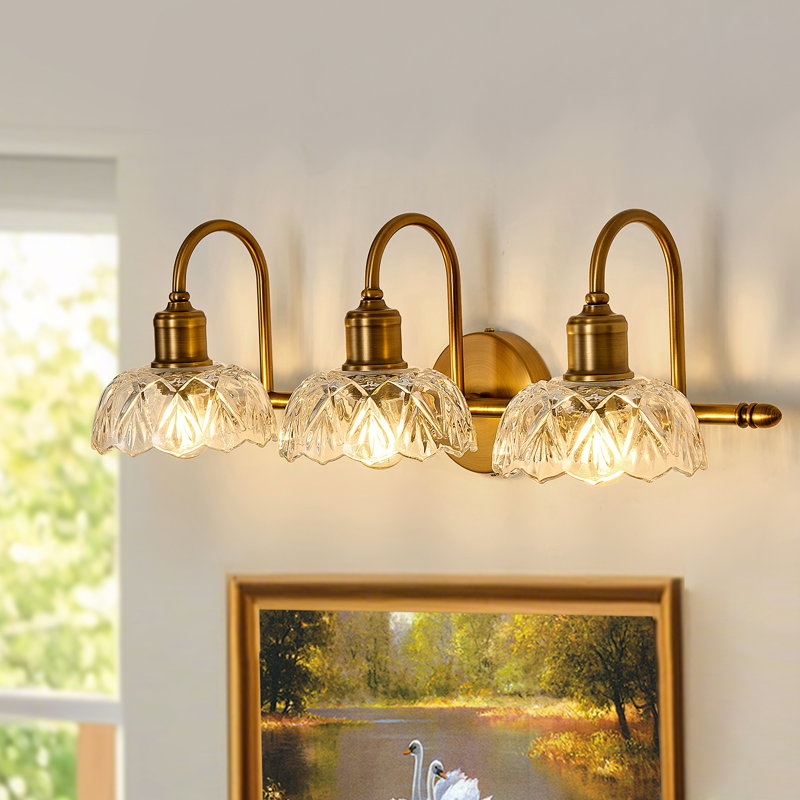 Applique murale dorée vintage à 3 lumières avec abat-jour en verre