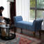 Banc de rangement en chenille bleue