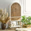 Buffet arqué à porte sculptée avec tablette ouverte