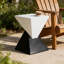 Table d'appoint intérieure / extérieure, table de bout deux tons pour le salon, patio, jardin-498364826