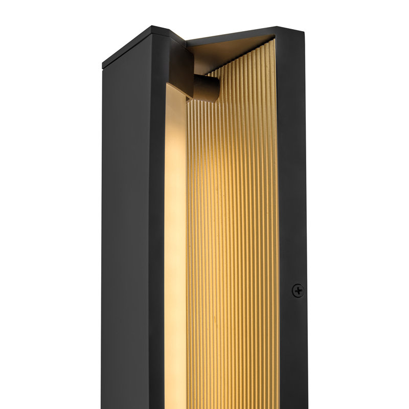 Très grande applique murale Hinkley Strata, 31.5" H x 6" W x 3.25" D, 36 W