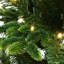 Sapin de Noël artificiel réaliste de 2,13 m (7 pieds) avec 350 lumières DEL blanc chaud et support en métal