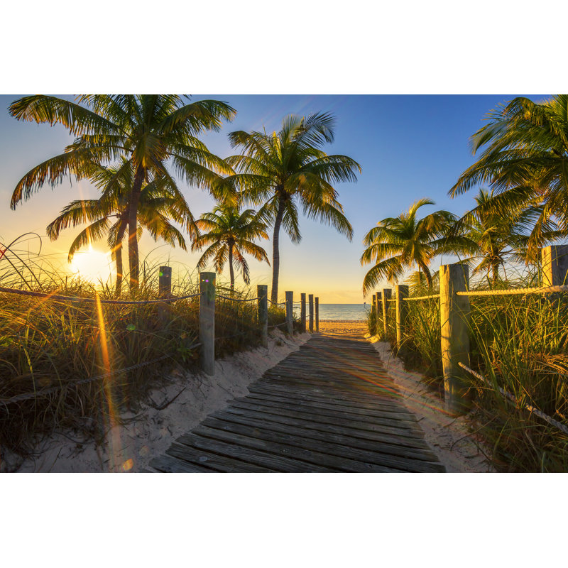 «Beach at Sunrise» par Vwalakte - photographie sur toile tendue, L 12 po x H 8 po