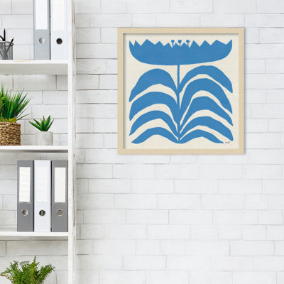 «Delighted III Blue Flower» par Moira Hershey, impression sur bois encadrée