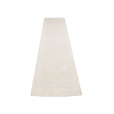 Tapis de couloir en soie noué à la main 2 pi 6 po x 8 pi 3 po F4E8AB91D7AF4DAA9F89E397CC088215