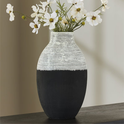 Vase Girtha