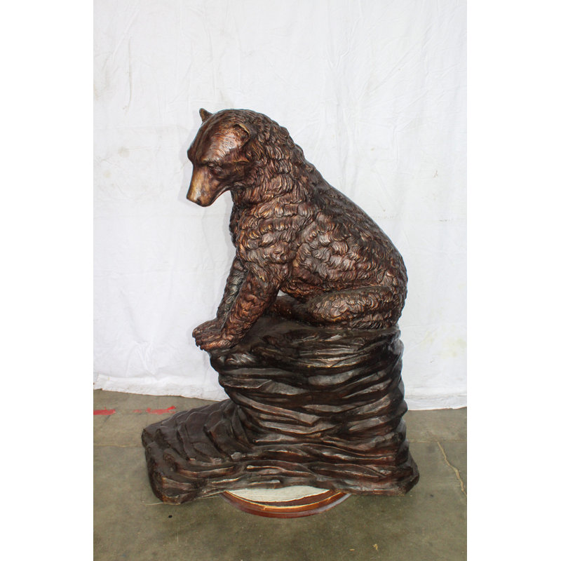 Statue en bronze grandeur nature d'un ours assis sur un rocher Nifao Collection 43 po x 29 po x H 51 po