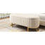 Banc en velours beige avec intérieur spacieux et pieds en métal modernes pour le rangement de la décoration intérieure