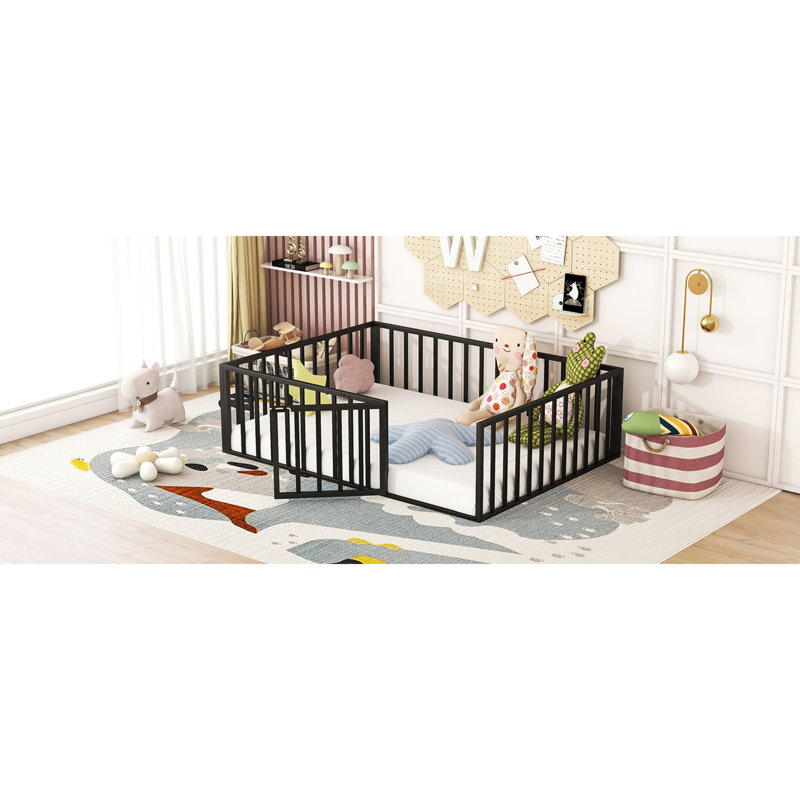 Structure de lit multifonctionnelle en métal avec conception clôturée pour les salles de jeux et les chambres d'enfants