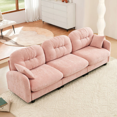 Canapé modulaire à trois places modulaires, mousse de haute densité en chenille douce, conception ergonomique plissée matelassée, accoudoirs élégants, base en bois de haute qualité, convient aux salons de chambre à coucher, rose