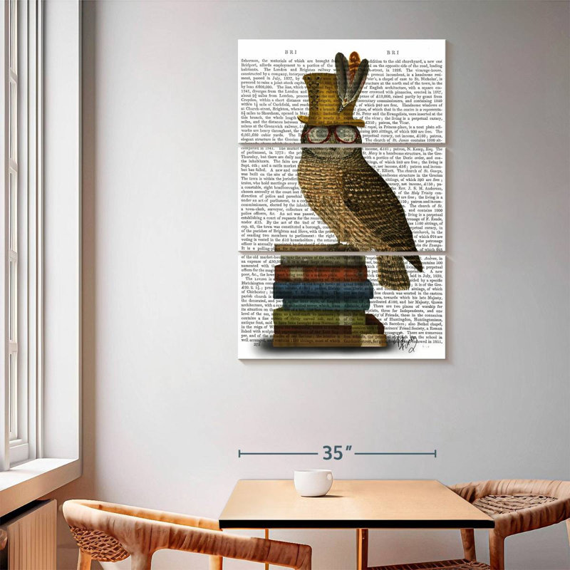 Chouette rieuse sur des livres, H 65 po x l 42 po