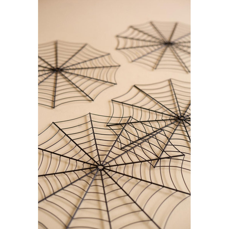 ENSEMBLE DE QUATRE Napperons en toile d'araignée