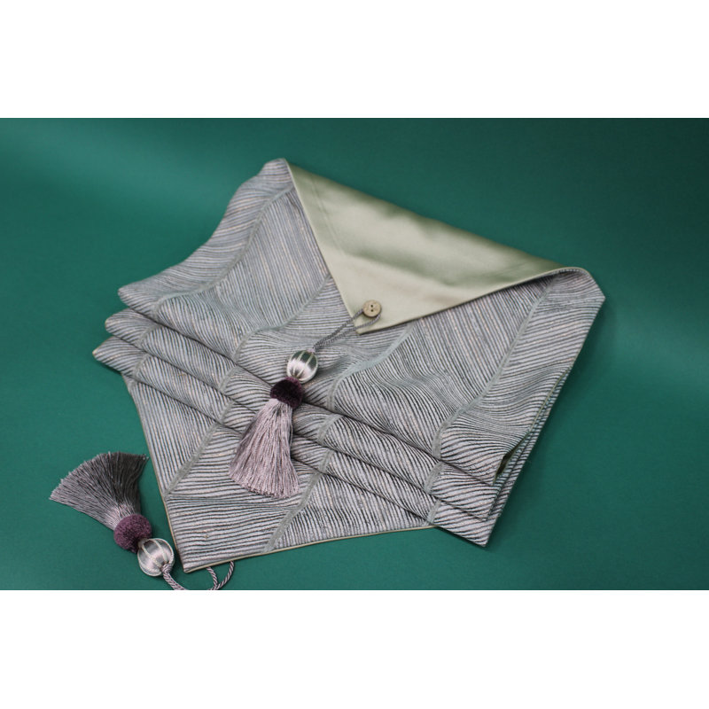 Howie Daisy Table Runner