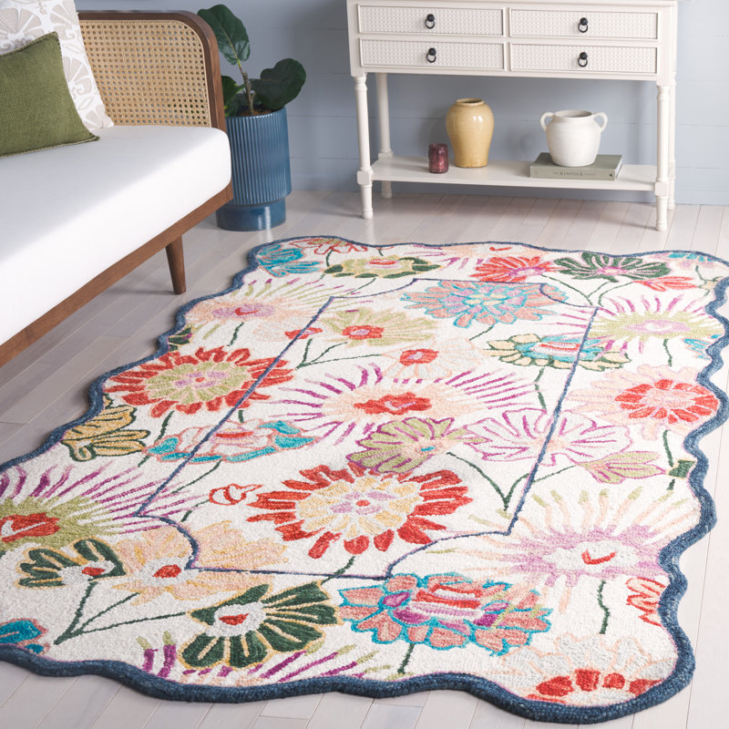 Orri Hand Tufted Wool/Cotton Floral Rug in Green/Ivory, Rectangle 5' x 8'