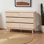 Commode 6 tiroirs au fini brun chêne de Bertran, style Mid-Century moderne, H 33,15 po x l 47,05 po x P 16,50 po