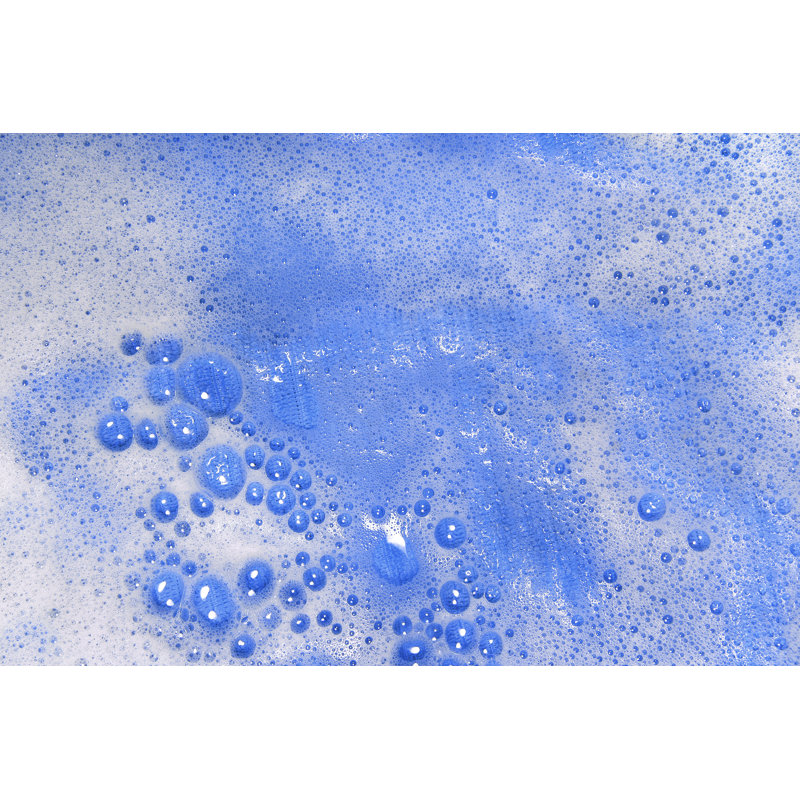 Bulles de savon sur la lavette (bleu) par Viorika, H 32 po x l 48 po