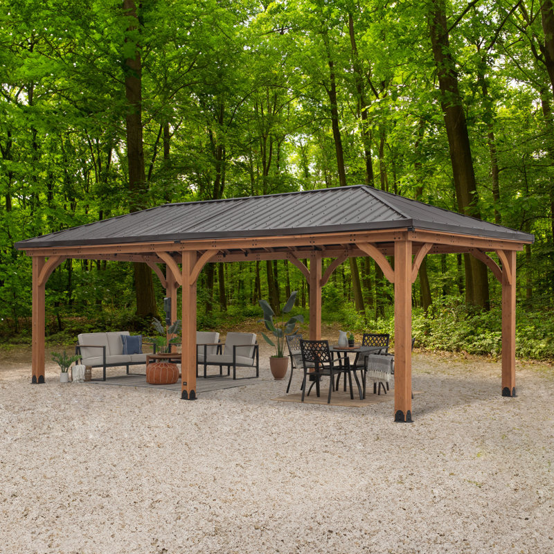 Abri de jardin extérieur en bois de cèdre 24 pi x 12 pi avec toit rigide en acier galvanisé et PowerPort Backyard Discovery Barrington