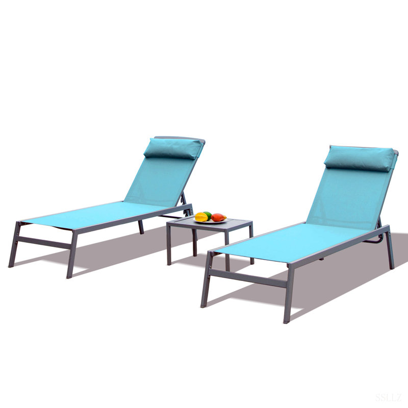 Ensemble de chaises longues de patio, 3 pièces de chaises longues de piscine réglables en aluminium recouvertes de polyester recouvert de PVC avec repose-tête (bleu lac, 2 chaises longues et 1 table)